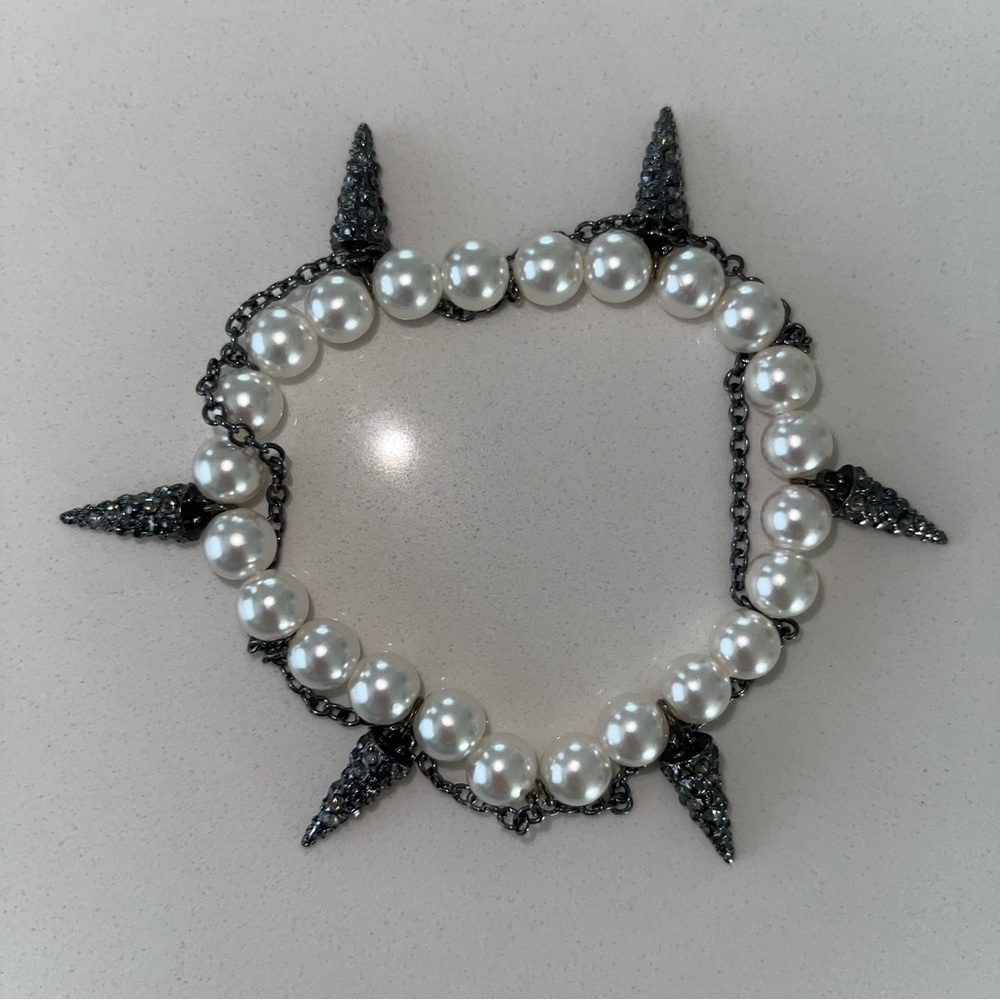 NWOT Elastic Faux Pearl & Sparkly Cone Stretch Bracelet